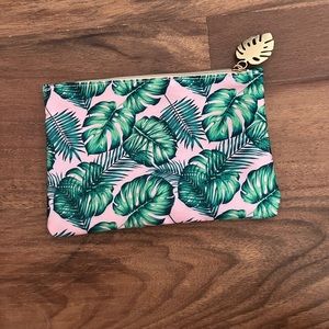Never used - Ipsy Pink and Green Make-up Bag